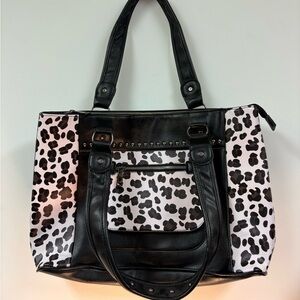 Conceal and carry cheetah print purse